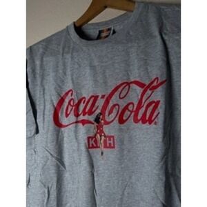 Kith Coca-Cola Pin-Up HULA Girl Heather‎ Gray Graphic T-Shirt, Men's Small NWT